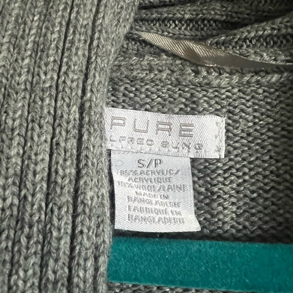 Alfred sung sweater.